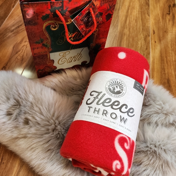 BIRCH TRAIL "Merry Christmas" Throw - NWT - Picture 5 of 6